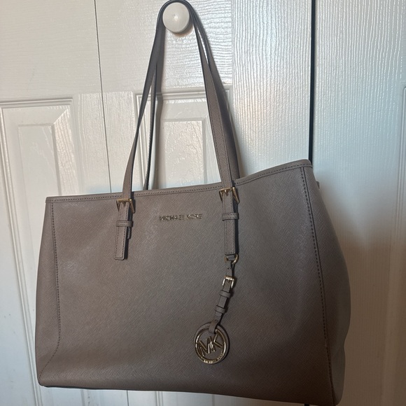Grey/Brown Large Michael Kors purse with matching wallet - Picture 3 of 9